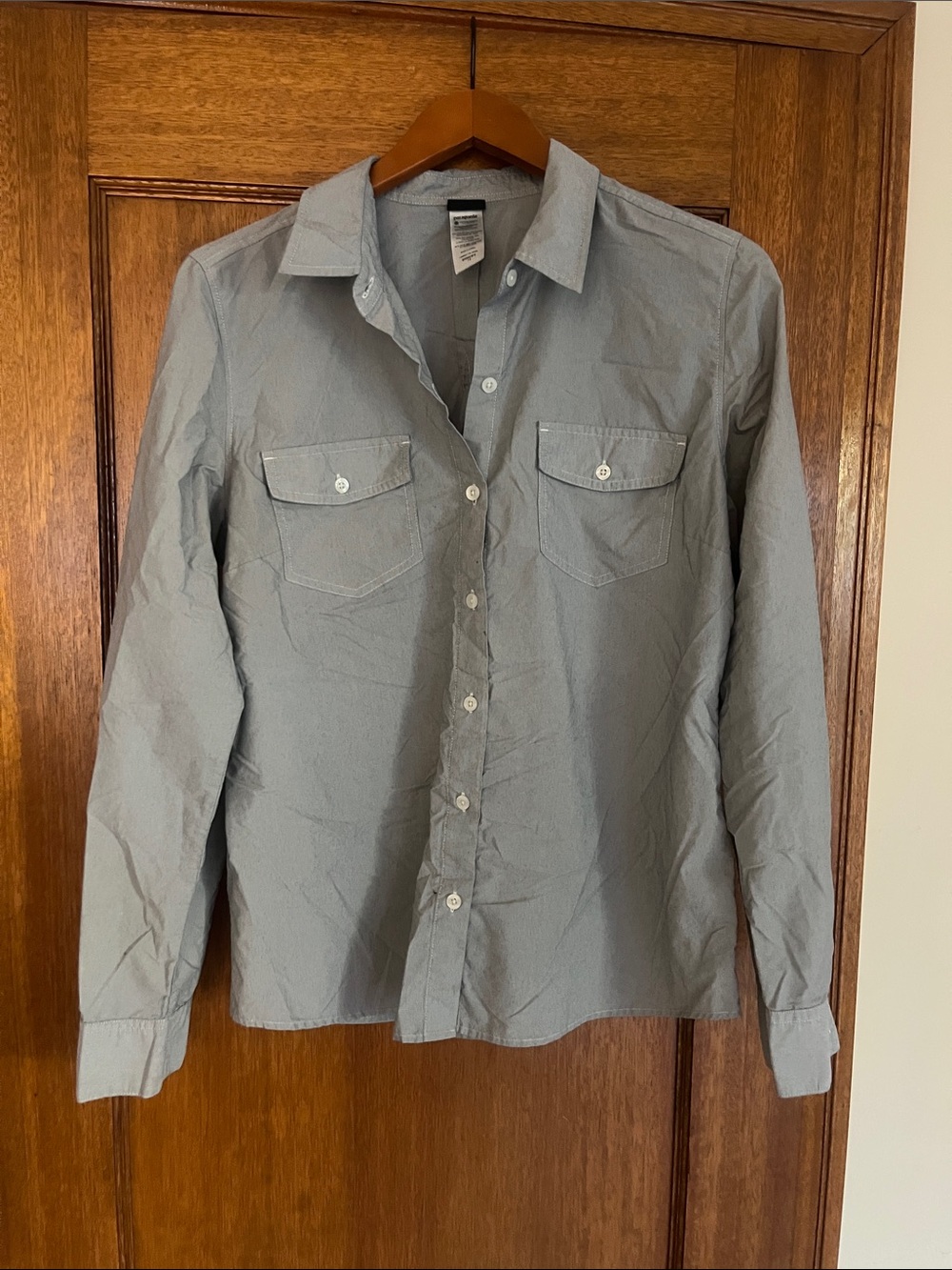 Patagonia Light Gray Women's Shirt with Black Logo Tag